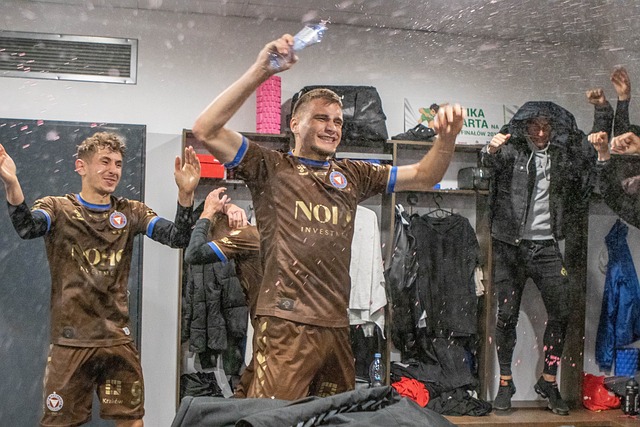 侯英超3比2力克周启豪，林高远献两分，王曼昱师姐助力球队胜利.